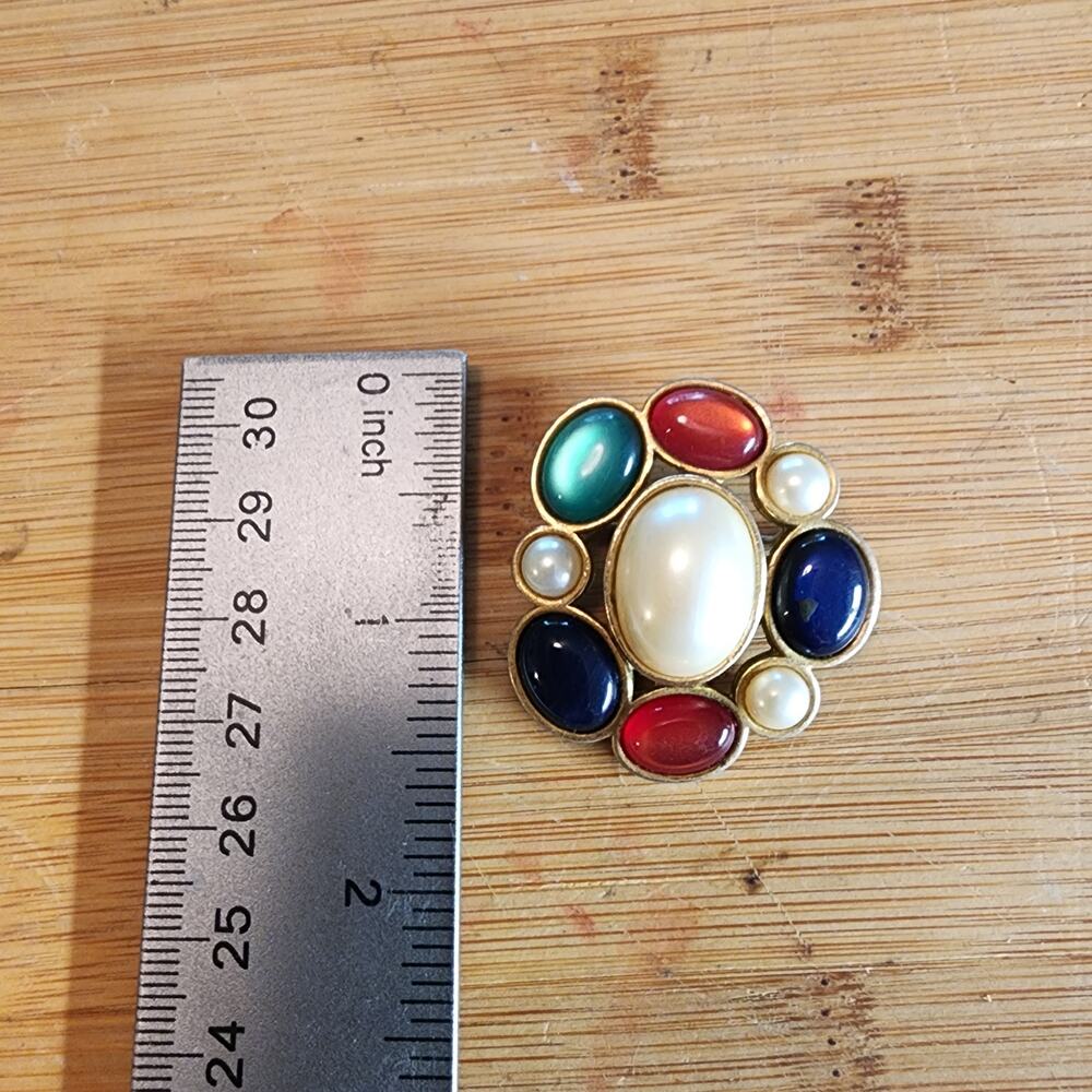 Vintage 1983 Avon Classics Gold Tone Faux Pearl & Colored Brooch Costume Jewelry - Picture 4 of 7